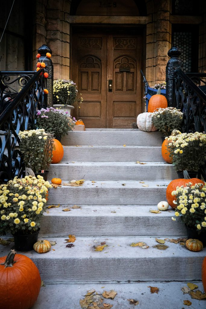 Budget-friendly fall front porch decorating ideas