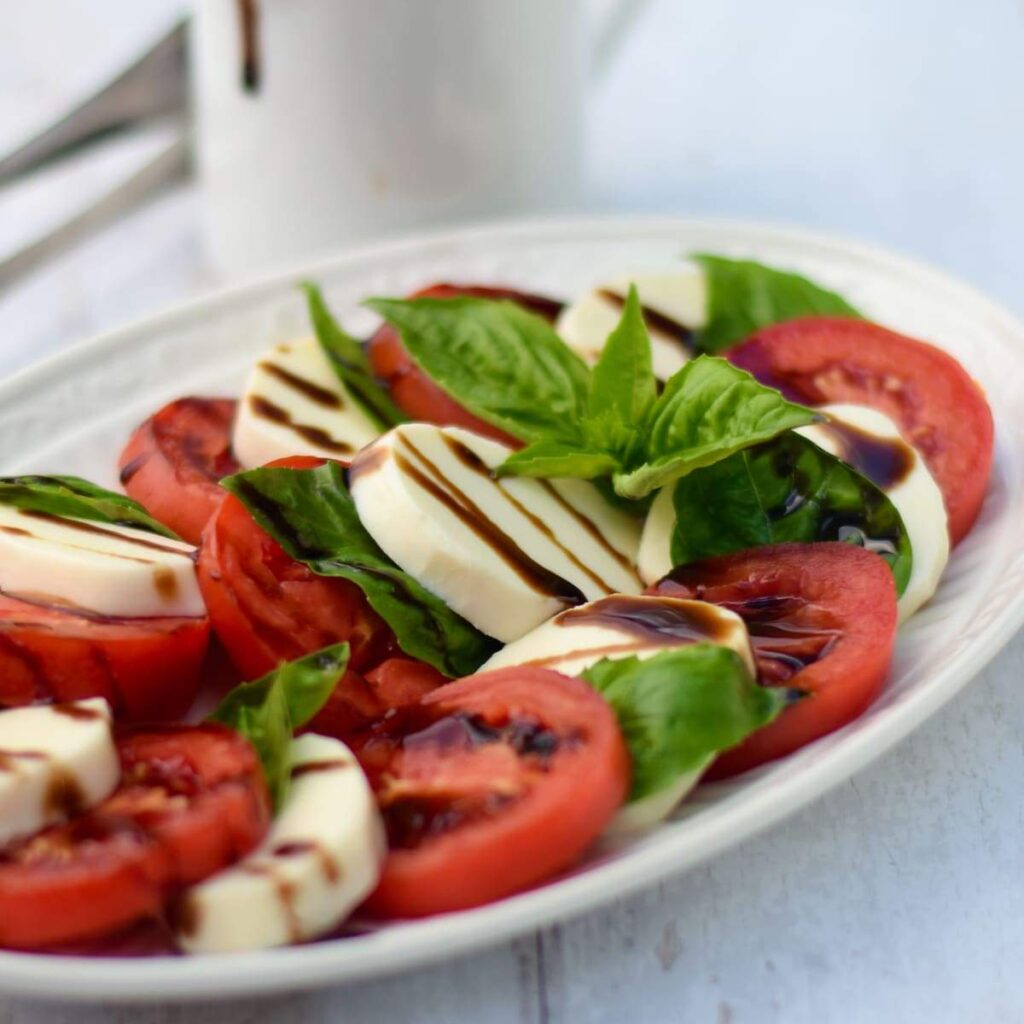 mozzarella tomato basil easy summer salad