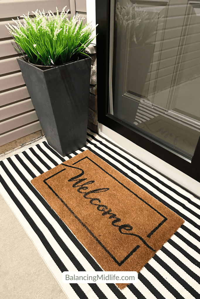 layered doormats for easy summer front door decor